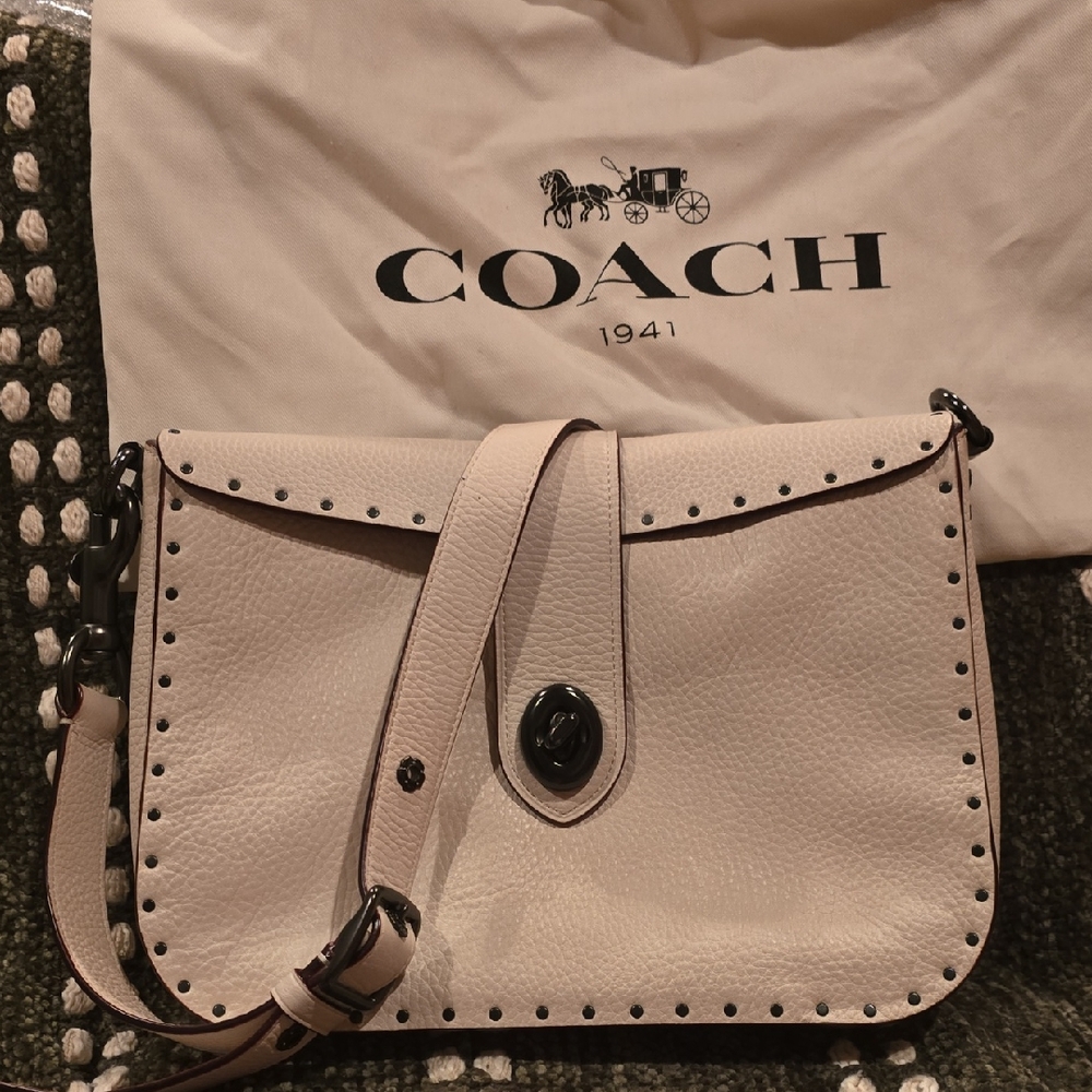 Like New COACH Leather Purse